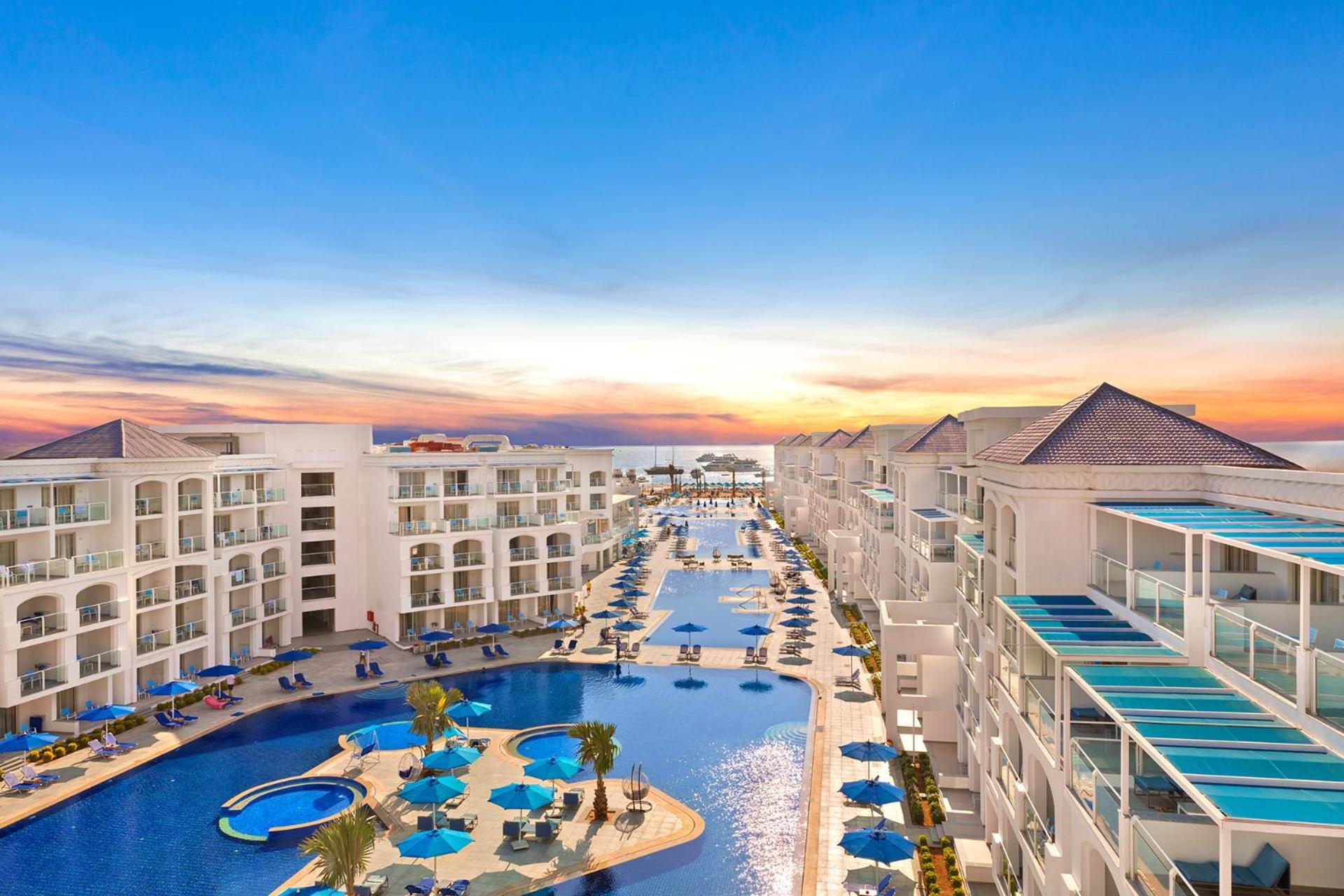 Pickalbatros Blu Spa Resort - Adults Friendly 16 Years Plus- Ultra All-Inclusive Hurghada Exterior photo The resort at sunset
