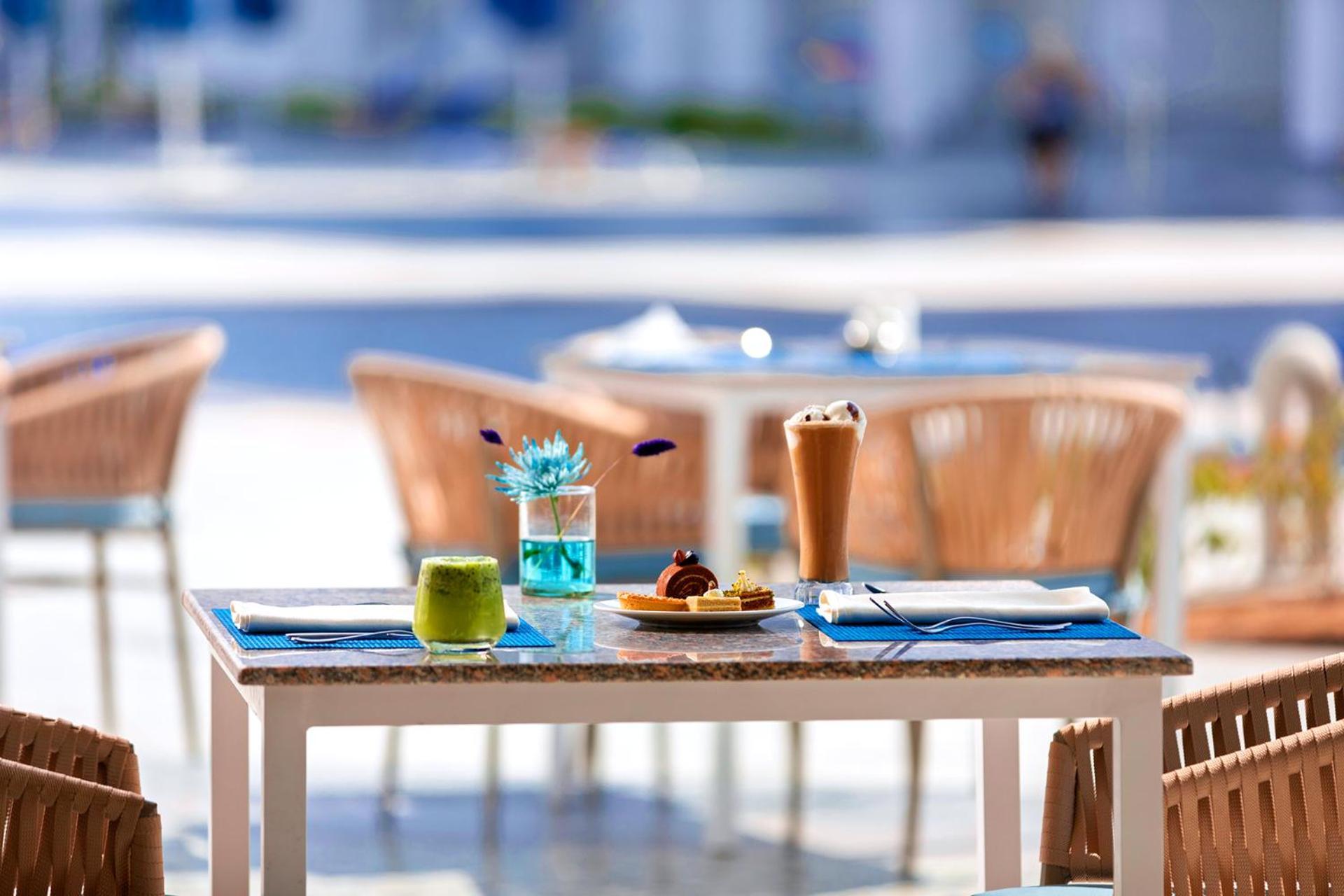 Pickalbatros Blu Spa Resort - Adults Friendly 16 Years Plus- Ultra All-Inclusive Hurghada Exterior photo A table at a restaurant